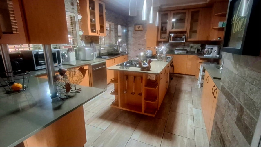 5 Bedroom Property for Sale in Vaalpark Free State